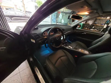 벤츠 W211 2008년식 안드로이드 올인원/엠비언트 시공작업.-오토갤러리 송파점-