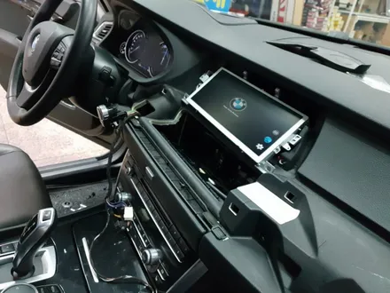 BMW 5GT 순수 국산제품 안드로이드 셋탑형 네비게이션 모토로이드 장착 - 오토갤러리 송파 제주 마천 위례
