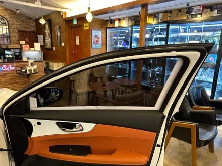 기아 더 뉴 K3 블락포디 디토 썬팅 시공과 아이패스 블랙 R9 장착은 오토갤러리가 시공했으니 안심하세요.