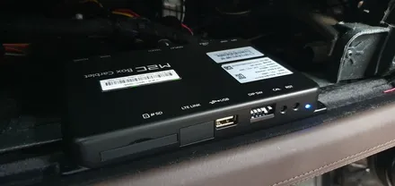 BMW 7시리즈 코로나19패키지 레인보우 V-90 썬팅 안드로이드 셋탑 아틀란5 내장되어 있는 M2C-200A 설치하셨습니다.
