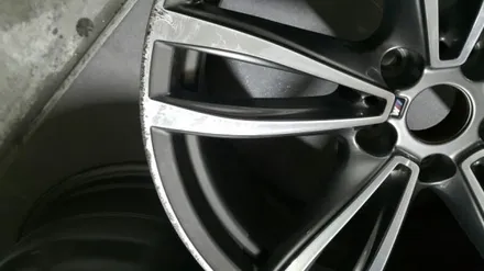 BMW 740LI 19인치휠 다이아컷팅휠수리복원,판교휠수리,판교휠복원,분당휠수리,분당휠복원,죽전휠복원,죽전휠수리,수지휠복원,수지휠수리,성남휠복원,성남휠수리,용인휠수리,용인휠복원 / 용인 보정동