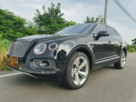 벤틀리의 SUV 벤테이가 22인치 하이퍼실버수리,판교휠수리,판교휠복원,분당휠수리,분당휠복원,죽전휠복원,죽전휠수리,수지휠복원,수지휠수리,성남휠복원,성남휠수리,용인휠수리,용인휠수리 / 용인 보정동