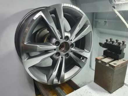 벤츠 E300 4matic 17인치다이야컷팅휠수리판교휠수리,판교휠복원,분당휠수리,분당휠복원,죽전휠복원,죽전휠수리,수지휠복원,수지휠수리,성남휠복원,성남휠수리,용인휠수리,용인휠수리 / 용인 보정동