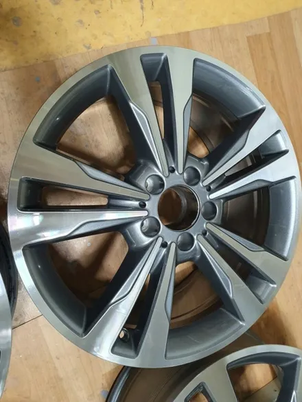 벤츠 E300 4메틱 다이아컷팅 휠수리복원,판교휠수리,판교휠복원,분당휠수리,분당휠복원,죽전휠복원,죽전휠수리,수지휠복원,수지휠수리,성남휠복원,성남휠수리,용인휠수리,용인휠복원 / 용인 보정동