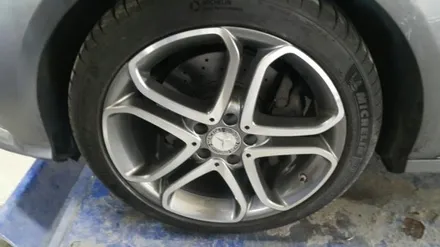 벤츠 E250 블루텍 18인치 다이야컷팅휠수리복원,판교휠수리,판교휠복원,분당휠수리,분당휠복원,죽전휠복원,죽전휠수리,수지휠복원,수지휠수리,성남휠복원,성남휠수리,용인휠수리,용인휠복원 / 용인 보정동