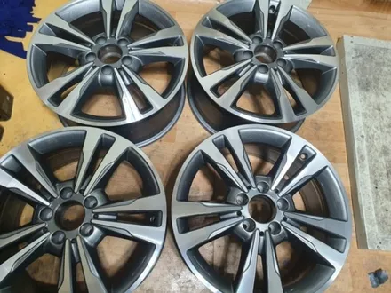벤츠 E300 4matic 17인치다이야컷팅휠수리판교휠수리,판교휠복원,분당휠수리,분당휠복원,죽전휠복원,죽전휠수리,수지휠복원,수지휠수리,성남휠복원,성남휠수리,용인휠수리,용인휠수리 / 용인 보정동