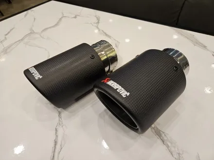 [AKRAPOVIC] 아크라포빅 무광 카본 실버 싱글 배기팁 / 충청 금산
