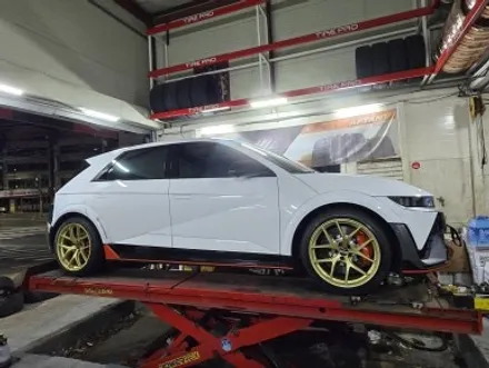 [WHEEL] 아이오닉5N 커스텀 옵셋 레이싱 휠 & 두랄루민 단조 휠너트 / 충청 금산