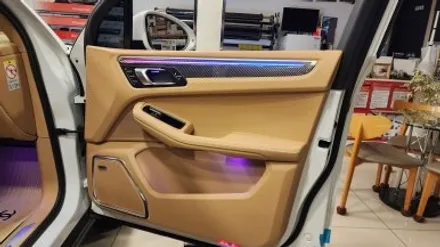 [PORSCHE] 포르쉐 마칸 신형개조와 함께 실내 풀 엠비언트 작업! 전차종이 아닌 전용 LED 제품! 오직 낭만무역 최신형 엠비언트 / 충청 금산