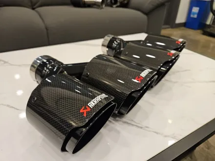 [AKRAPOVIC] 아크라포빅 유광 카본 블랙 듀 배기팁 / 충청 금산