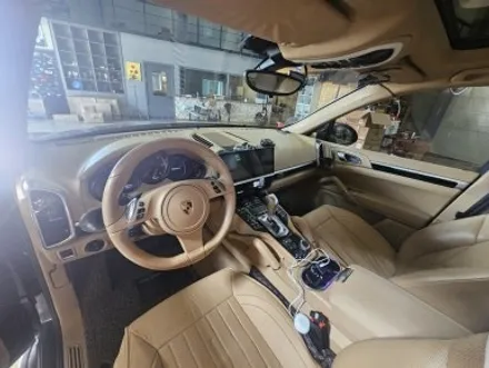 [PORSCHE] 뉴 카이엔 PO958 을 20년식 최신형 카이엔 PO536으로 컨버전을 한다고? 낭만무역 카이엔 신형개조 작업기 내부 인테리어편 / 충청 금산