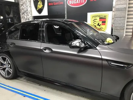 부천 랩핑 bmw f10 m5 사틴 다크 그레이 전체랩핑 프로즌 그레이 랩핑 / 부천 상이로