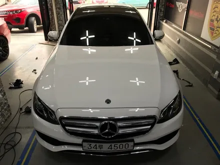 신형 벤츠e300 블랙유광 루프스킨랩핑 부천중동랩핑 / 부천 상이로