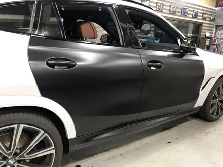 신형 bmw x4 xdrive 40i 사틴 블랙 랩핑 및 크롬 죽이기 작업 / 부천, 광명, 시흥