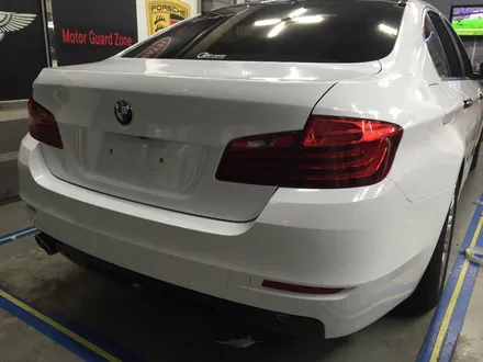 부천 인천 랩핑 bmw f10 520d 화이트 유광 전체랩핑시공+실내 랩핑 실버카본 시공 / 부천 상이로