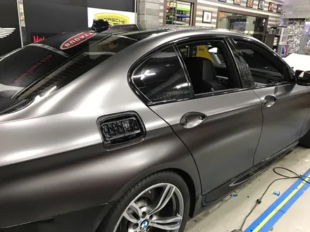 부천 랩핑 bmw f10 m5 사틴 다크 그레이 전체랩핑 프로즌 그레이 랩핑 / 부천 상이로