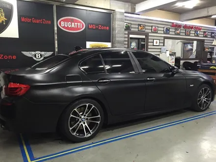 부천랩핑 bmw f10 530d 사틴 블랙 전체랩핑 반무광 랩핑 블랙포스 / 부천 상이로