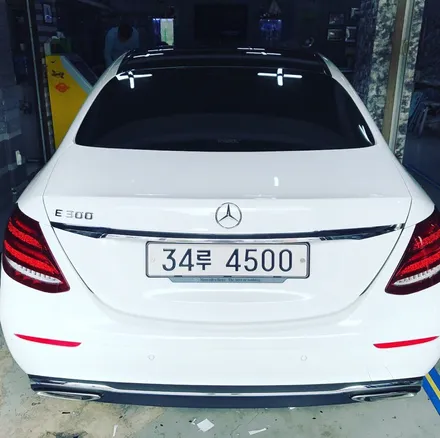 신형 벤츠e300 블랙유광 루프스킨랩핑 부천중동랩핑 / 부천 상이로