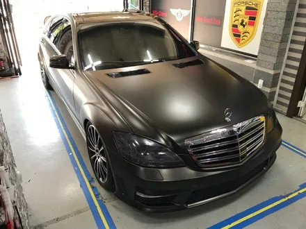 부천자동차랩핑 벤츠s500amg 사틴골드더스트블랙필름 전체랩핑시공 / 부천 상이로