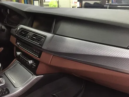 부천 인천 랩핑 bmw f10 520d 화이트 유광 전체랩핑시공+실내 랩핑 실버카본 시공 / 부천 상이로