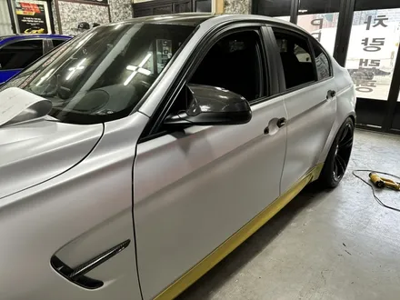 bmw m3 래핑 색상은 사틴 실버 메탈릭 전체랩핑 시공 (f80) / 부천, 광명, 시흥