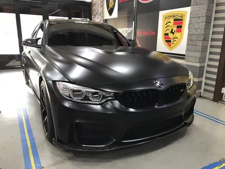 부천랩핑 신형 bmw m3 사틴 블랙 전체 랩핑 및 래드 데칼 랩핑 반무광 랩핑 / 부천 상이로