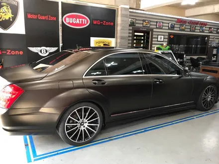 부천자동차랩핑 벤츠s500amg 사틴골드더스트블랙필름 전체랩핑시공 / 부천 상이로