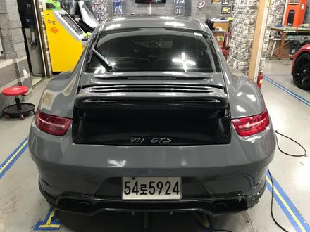 부천래핑 밀리터리스타일 포르쉐 까레라911gts 튜닝버전 다크그레이유광 전체래핑으로 변신완성! / 부천 상이로