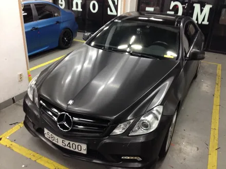 부천랩핑 benz e350 쿠페 블랙 브러쉬드 전체랩핑 시공 블랙랩핑 / 부천 상이로
