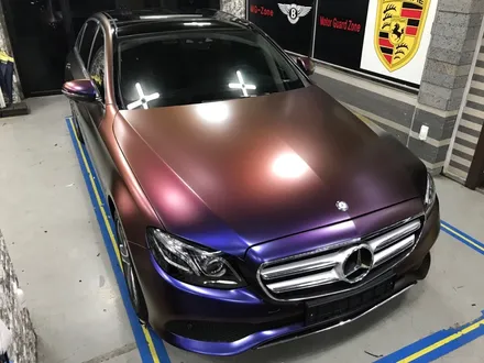 부천자동차랩핑 신형벤츠e300 카멜레온랩핑 사틴롤링선더 전체래핑 / 부천 상이로