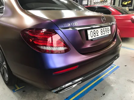 부천자동차랩핑 신형벤츠e300 카멜레온랩핑 사틴롤링선더 전체래핑 / 부천 상이로