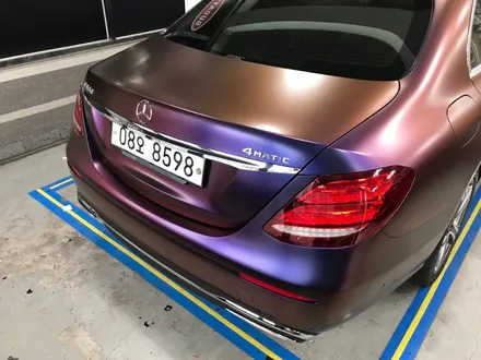 부천자동차랩핑 신형벤츠e300 카멜레온랩핑 사틴롤링선더 전체래핑 / 부천 상이로