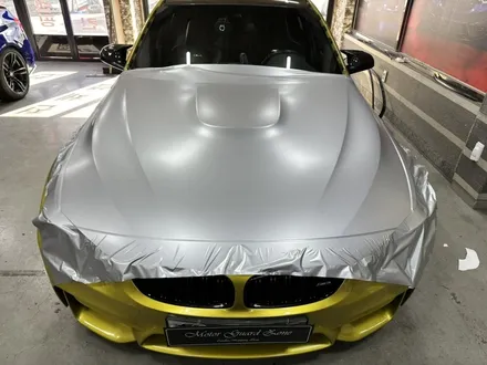 bmw m3 래핑 색상은 사틴 실버 메탈릭 전체랩핑 시공 (f80) / 부천, 광명, 시흥