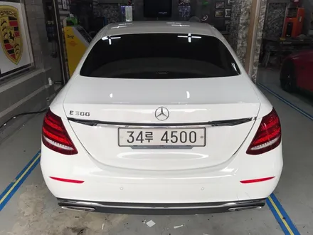 신형 벤츠e300 블랙유광 루프스킨랩핑 부천중동랩핑 / 부천 상이로