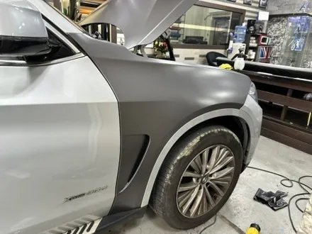 bmw x5 사틴 다크 그레이 전체 랩핑 및 크롬 죽이기 랩핑 완성![모터가드존 본점] / 부천 상이로