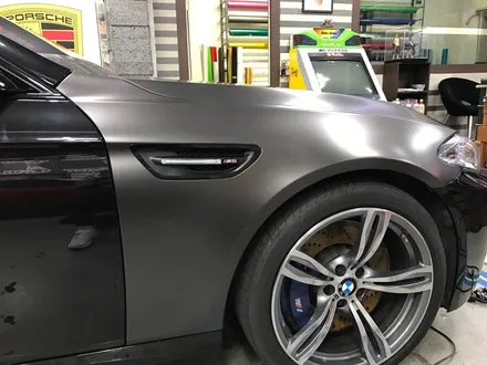 부천 랩핑 bmw f10 m5 사틴 다크 그레이 전체랩핑 프로즌 그레이 랩핑 / 부천 상이로