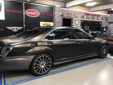 부천자동차랩핑 벤츠s500amg 사틴골드더스트블랙필름 전체랩핑시공 / 부천 상이로