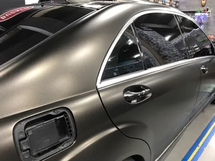 부천자동차랩핑 벤츠s500amg 사틴골드더스트블랙필름 전체랩핑시공 / 부천 상이로