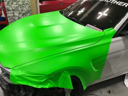 부천랩핑 신형 bmw m3 f80스페셜필름 사틴형광그린 전체랩핑시공 / 부천 상이로