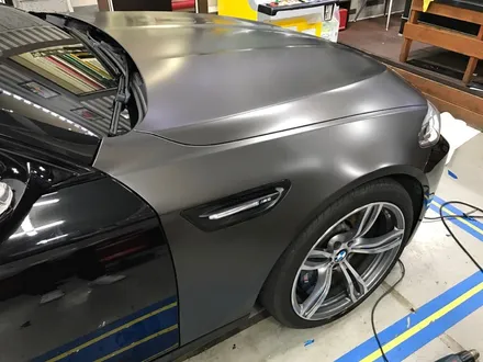 부천 랩핑 bmw f10 m5 사틴 다크 그레이 전체랩핑 프로즌 그레이 랩핑 / 부천 상이로
