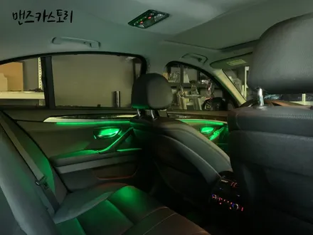 BMW 5시리즈 528i F10 순정엠비언트 광량업그레이드 로 실내 분위기를 180도 바꿀 수 있다?? MCS 본점 맨즈카스토리 / 안산,시흥,화성