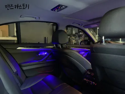 BMW 5시리즈 528i F10 순정엠비언트 광량업그레이드 로 실내 분위기를 180도 바꿀 수 있다?? MCS 본점 맨즈카스토리 / 안산,시흥,화성