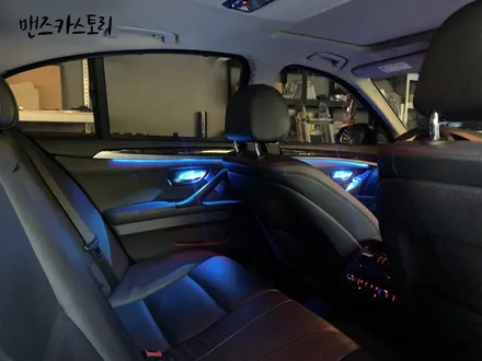 BMW 5시리즈 528i F10 순정엠비언트 광량업그레이드 로 실내 분위기를 180도 바꿀 수 있다?? MCS 본점 맨즈카스토리 / 안산,시흥,화성