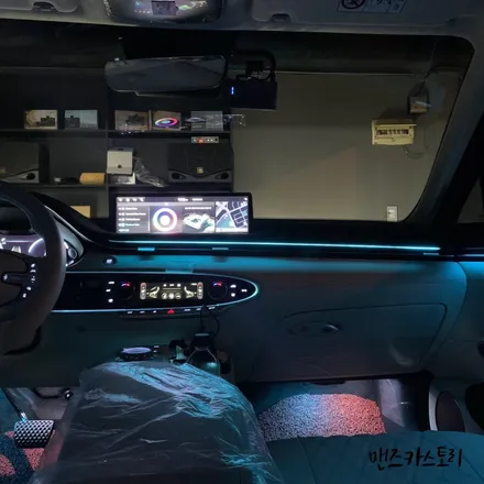 제네시스 GV70 순정연동 엠비언트 / 제네시스 GV70 순정연동 매립형 비노출 엠비언트로 순정엠비언트만으로 아쉬웠던 실내 분위기를 확장시켜 달라진 실내를 즐겨보자!! / 안산,시흥,화성