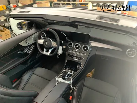벤츠 C63 W205 AMG 카브리올레 엠비언트 실내무드등으로 180도 달라진 실내 분위기를 느낄 수 있다?? / 안산,시흥,화성