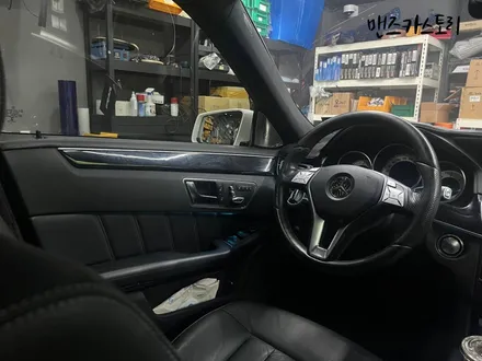 벤츠 E 클래스 W212에 순정 엠비언트가 너무 약하다면?? 벤츠 E 클래스 엠비언트 순정 광량 업그레이드 / 안산,시흥,화성