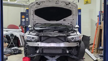 (시흥시튜닝)BMW F32 4시리즈 M4 프론트 범퍼 및 CS프론트립(카본수전사)시흥안산튜닝 자동차튜닝 시흥시경정비 시흥시카센터 시흥시튜닝샵 바디킷 신형개조 컨버전 독삼사 배기튜닝 / 시흥시 거모동