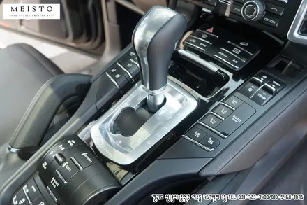 포르쉐 카이엔 실내랩핑 리얼카본 스타일연출 / 성남시 중원구 여수동