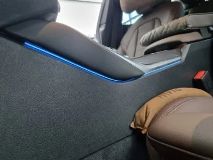 전기차 BMW I4 엠비언트 추가 설치.