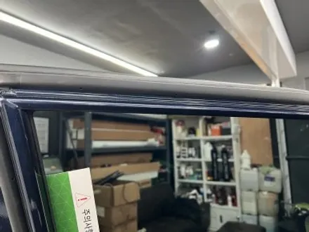 강북구수유동덴트도색외형복원썬팅랩핑전문점 엠씨팩토리에서 쌍용티볼리에어 로얄시리즈 재시공 완료! / 강북구 수유동